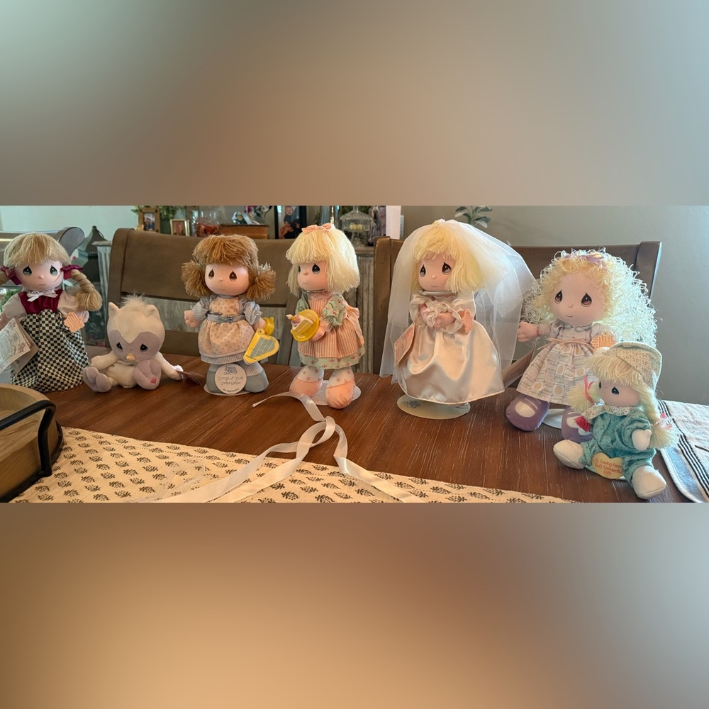 Precious Moments collection ! Mint condition